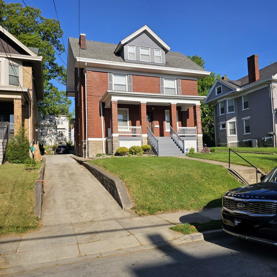 2216 Burnet Ave #2 - Photo 4 of 4