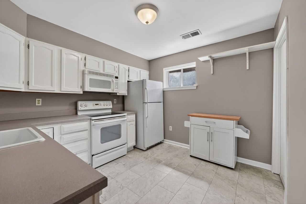 1625 S Barton St #1 - Photo 7 of 17