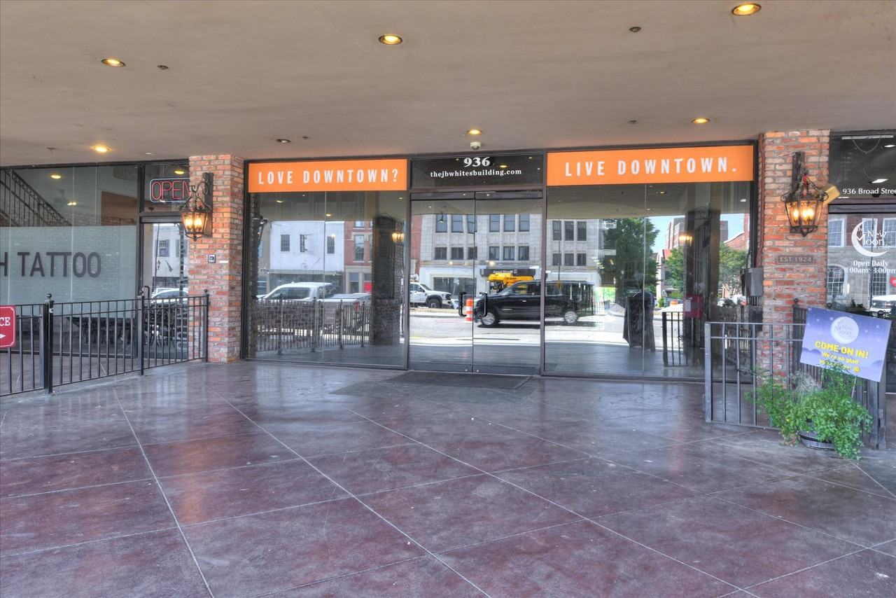 936 Broad St #306 - Photo 3 of 35