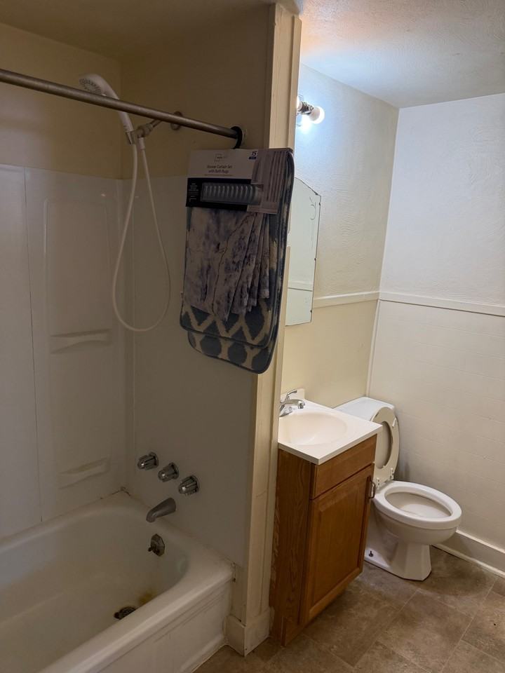 507 W Main St Apt 1r #1R - Photo 7 of 8