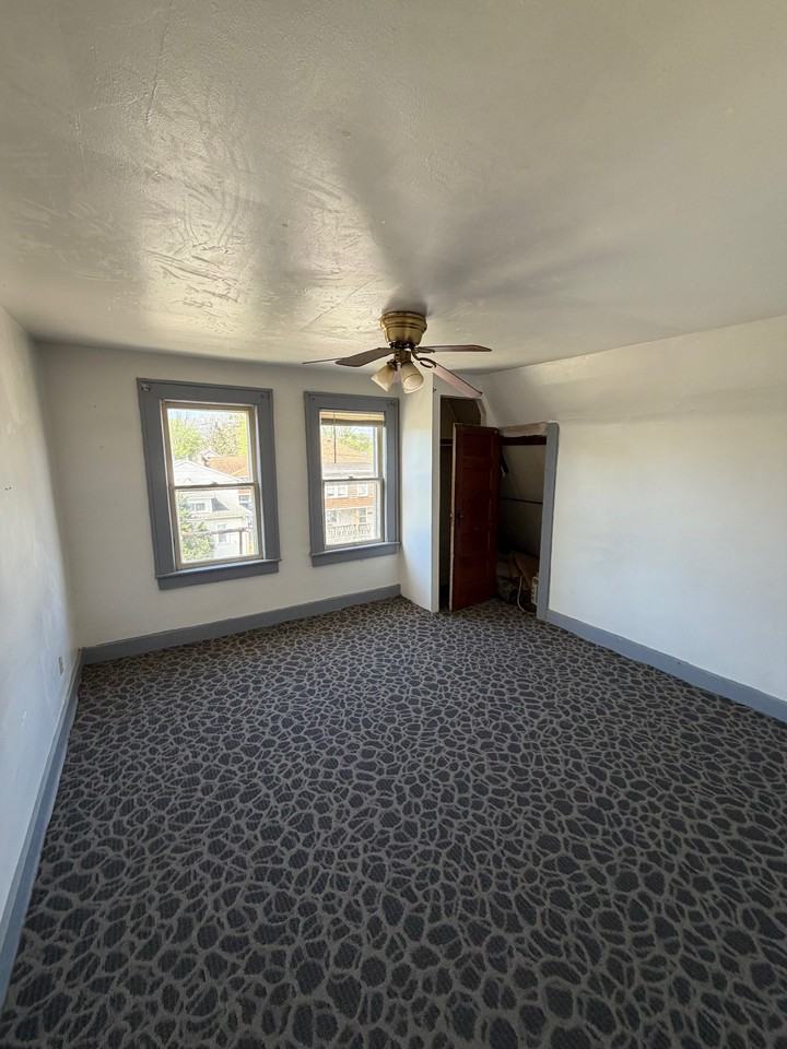 411 Jackson Ave #3N - Photo 3 of 10