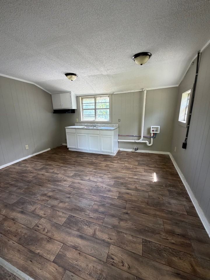 1009 Compress St #C - Photo 4 of 10