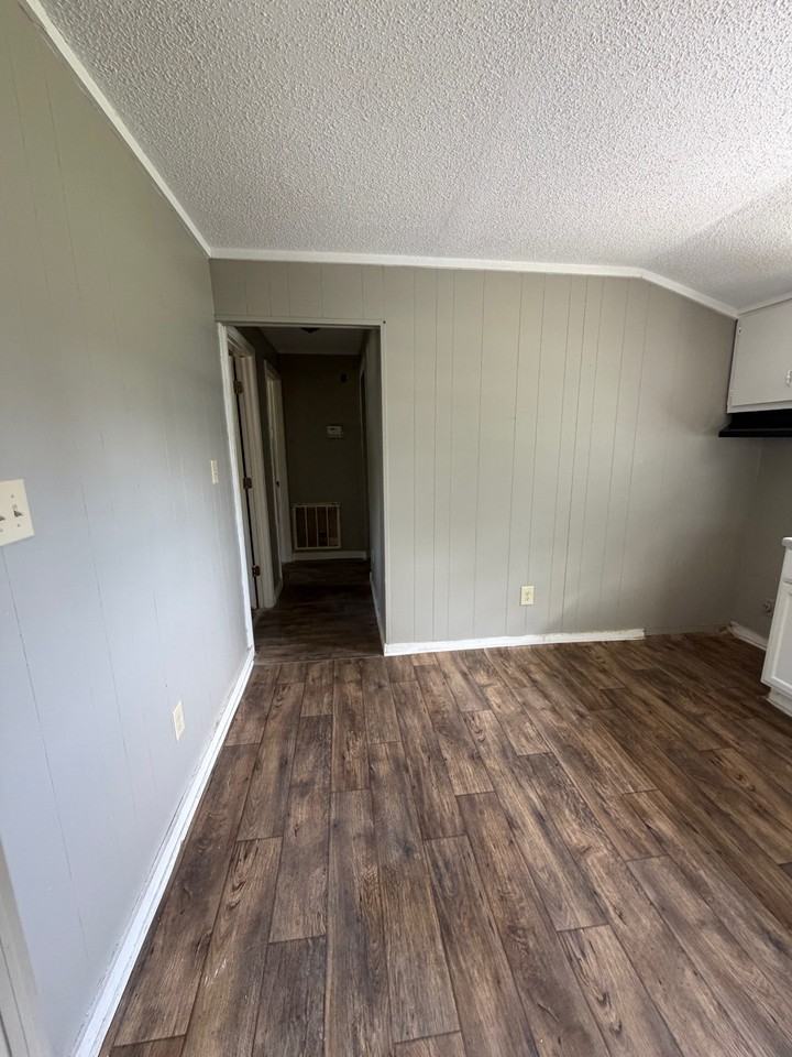 1009 Compress St #C - Photo 5 of 10