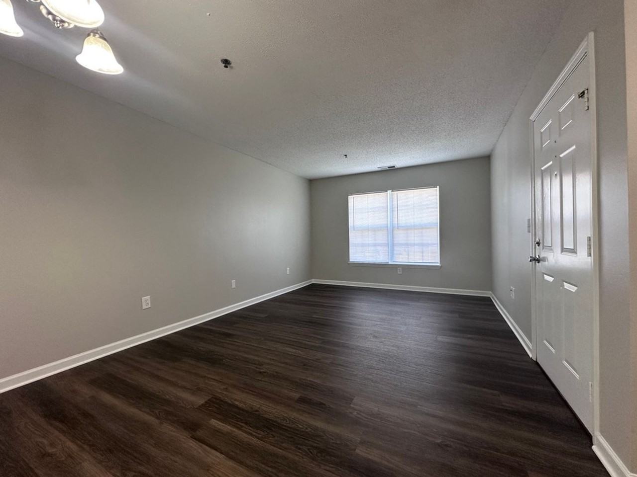 Trafalgar Pointe Apartments - Photo 5 of 34