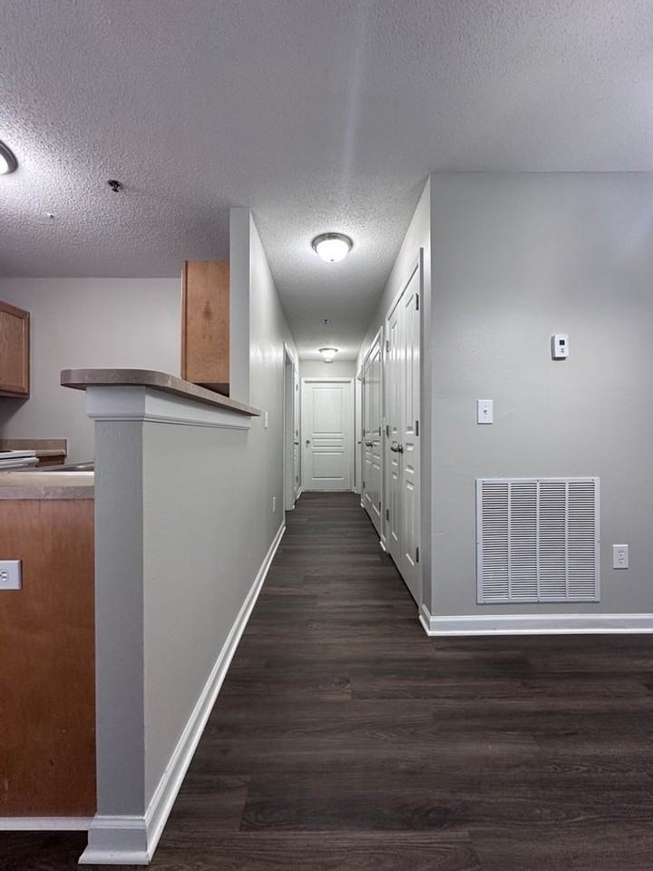 Trafalgar Pointe Apartments - Photo 7 of 34