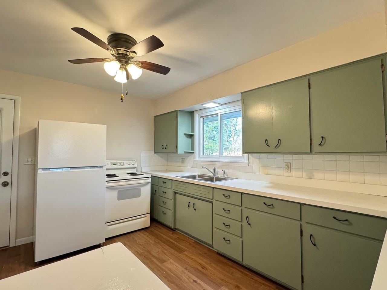 1121 Weggen Rd - Photo 6 of 13