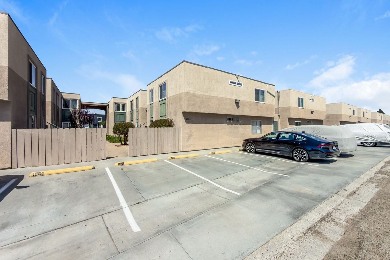 Large 2 bedroom Apartment in Clairemont - Photo 4 of 7