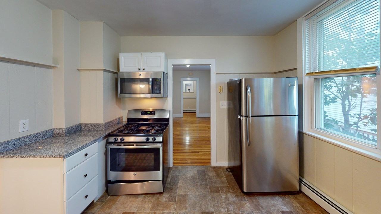 122 Gladstone Street122 Gladstone Street - A #A - Photo 2 of 9