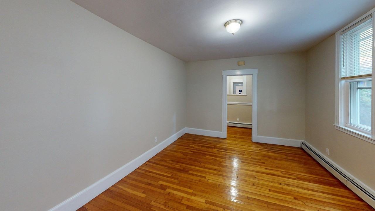 122 Gladstone Street122 Gladstone Street - A #A - Photo 6 of 9