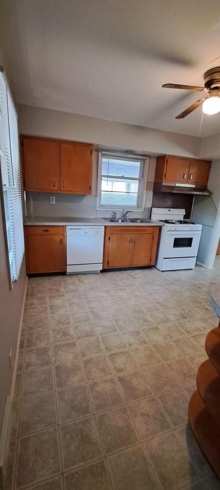 1214 S Saxby Ave #1 - Photo 2 of 14