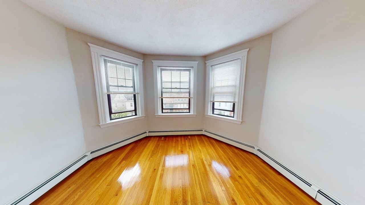 52 Clark Avenue52 Clark Avenue - 5 #5 - Photo 7 of 18