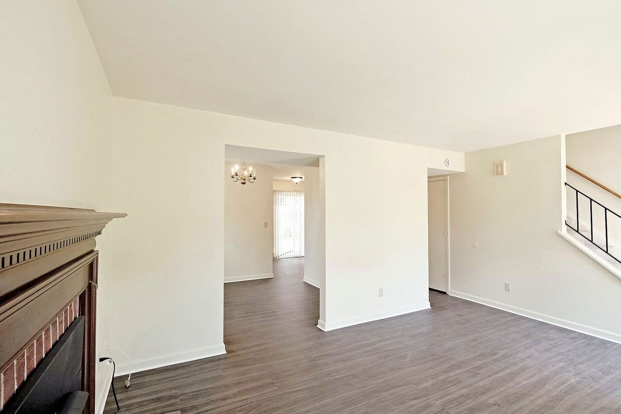 2455 Whitney Ct - Photo 2 of 13
