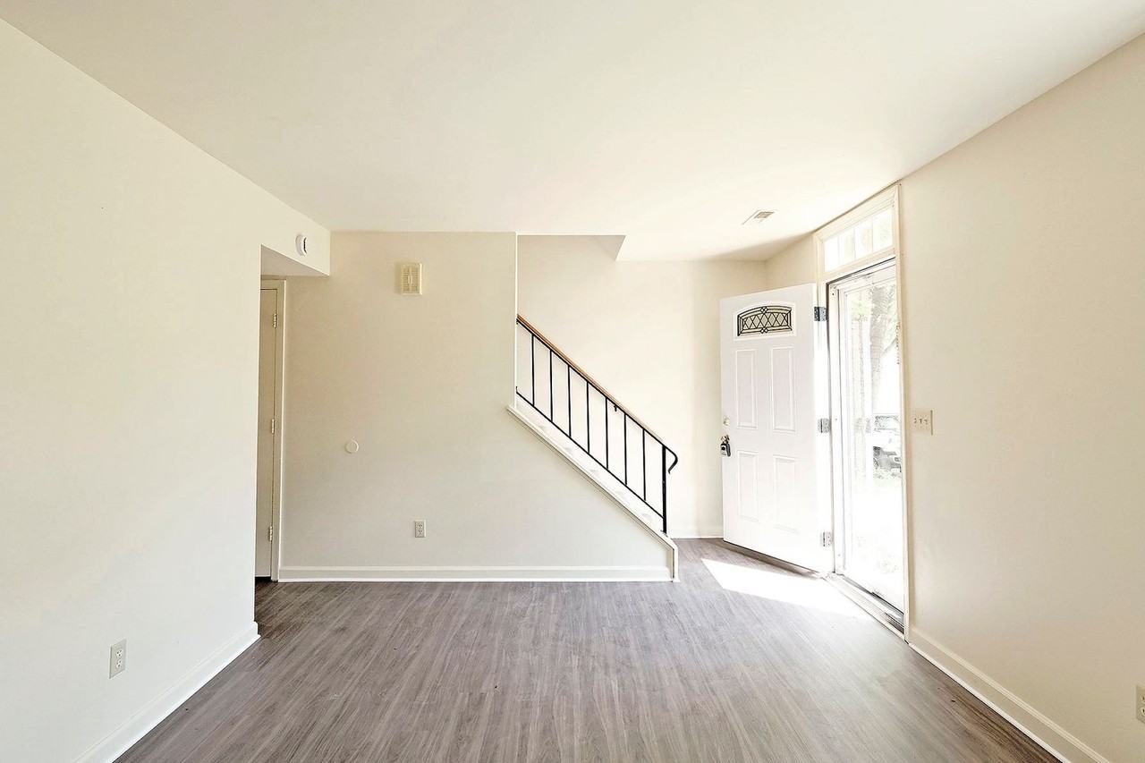 2455 Whitney Ct - Photo 3 of 13