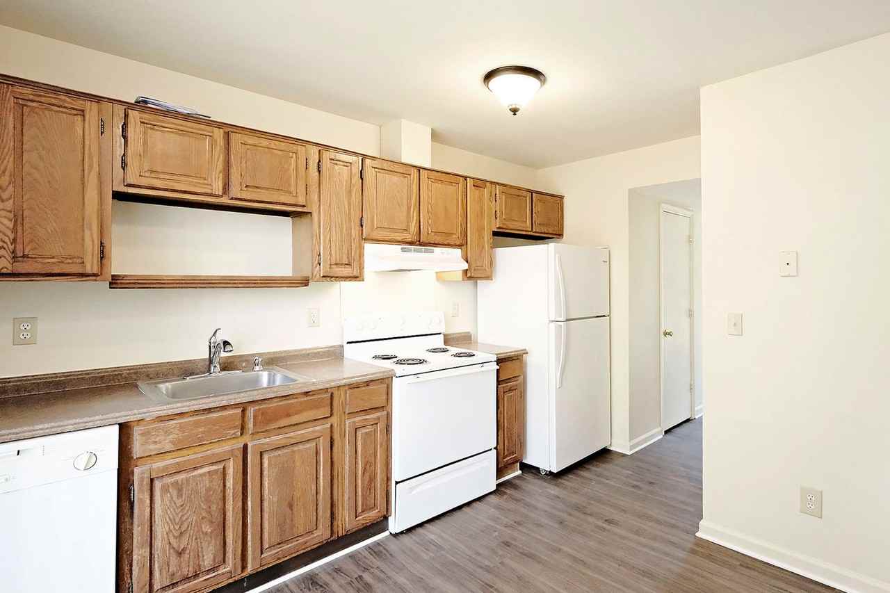2455 Whitney Ct - Photo 4 of 13