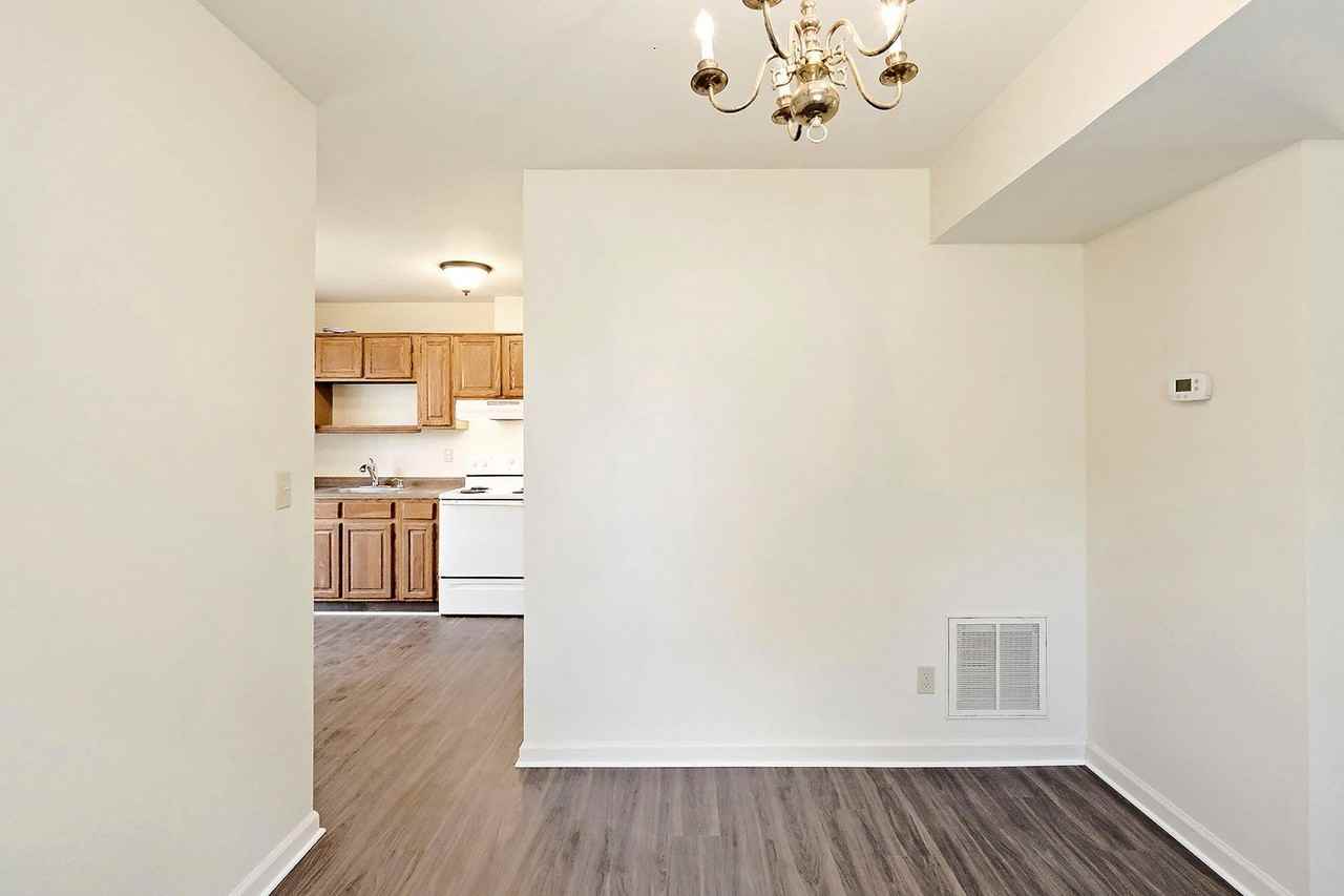 2455 Whitney Ct - Photo 5 of 13