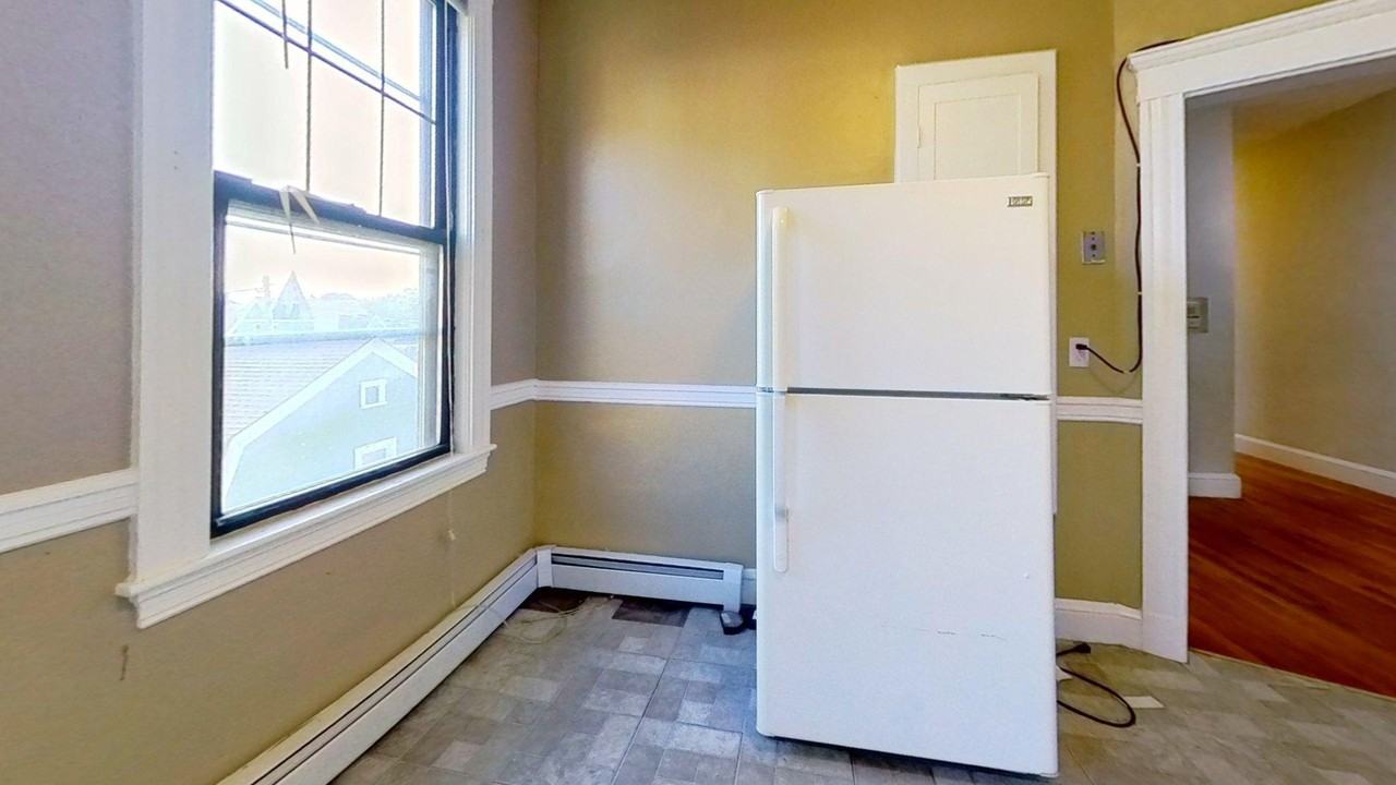 52 Clark Avenue52 Clark Avenue - 6 #6 - Photo 7 of 16