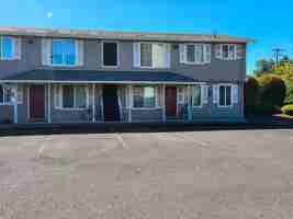 featured image of 465 E Ellendale Ave