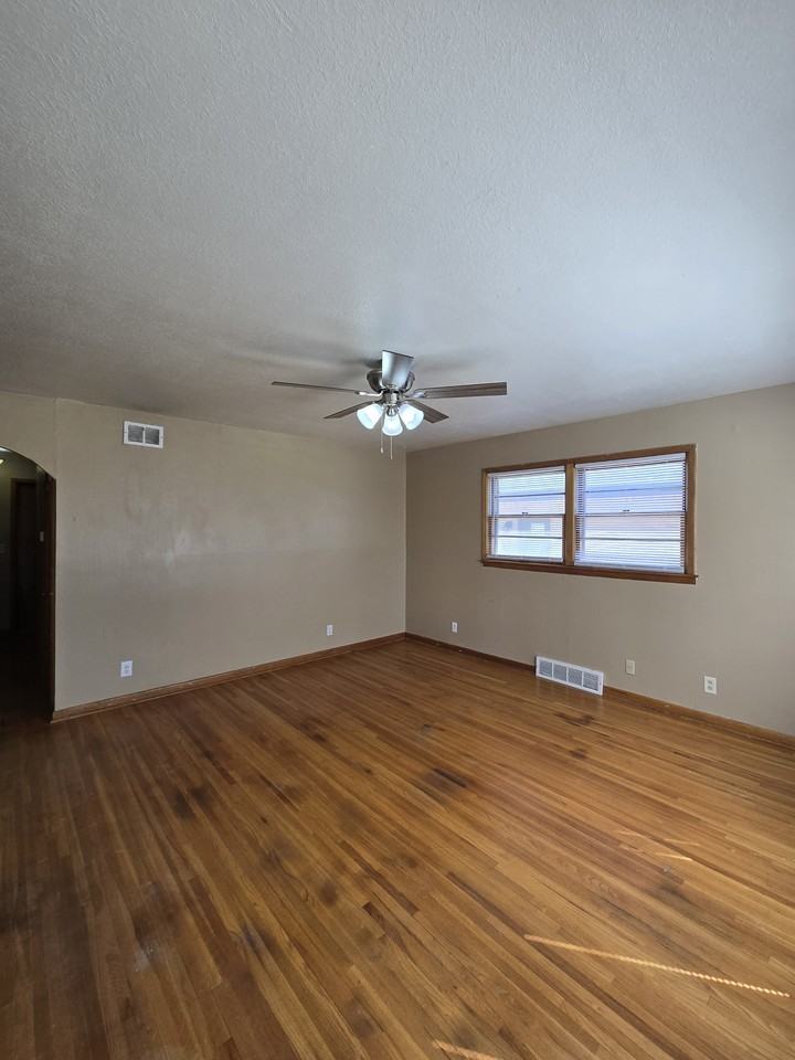 902 N Colorado St #1 - Photo 4 of 31