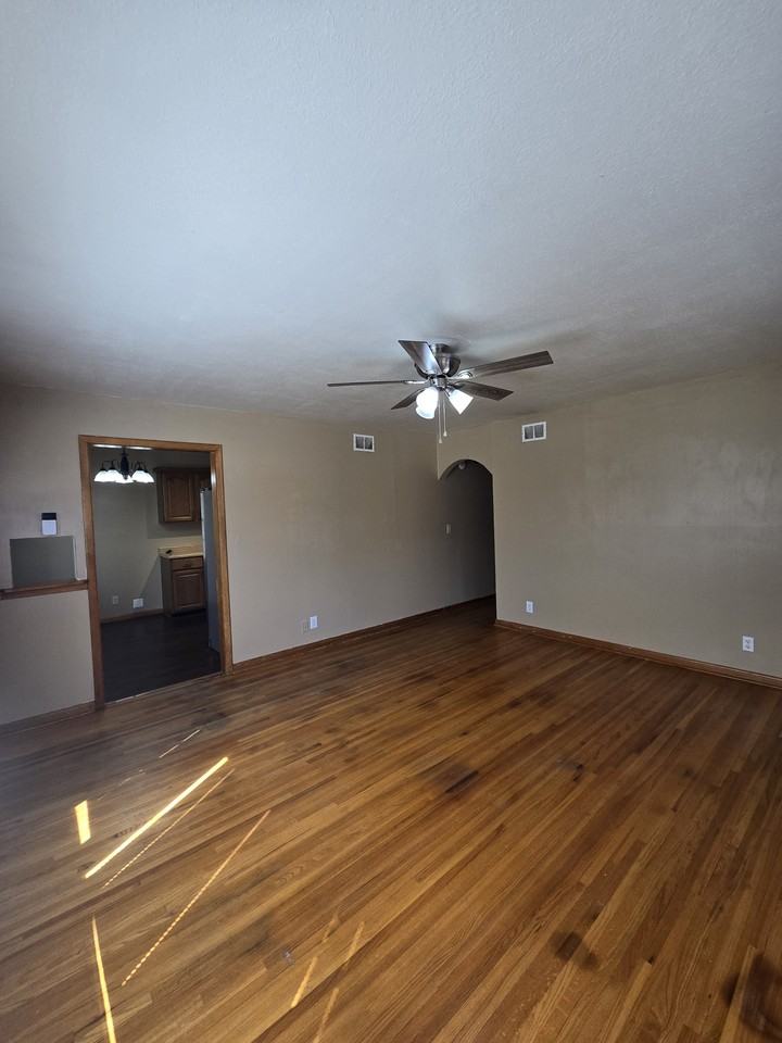 902 N Colorado St #1 - Photo 5 of 31