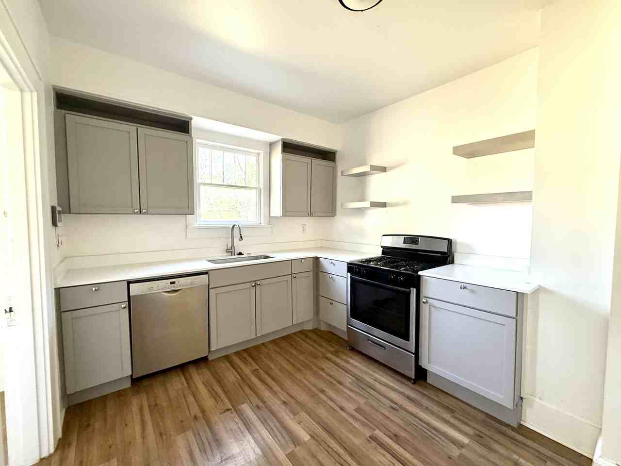 316 K St Sw #1 - Photo 3 of 33