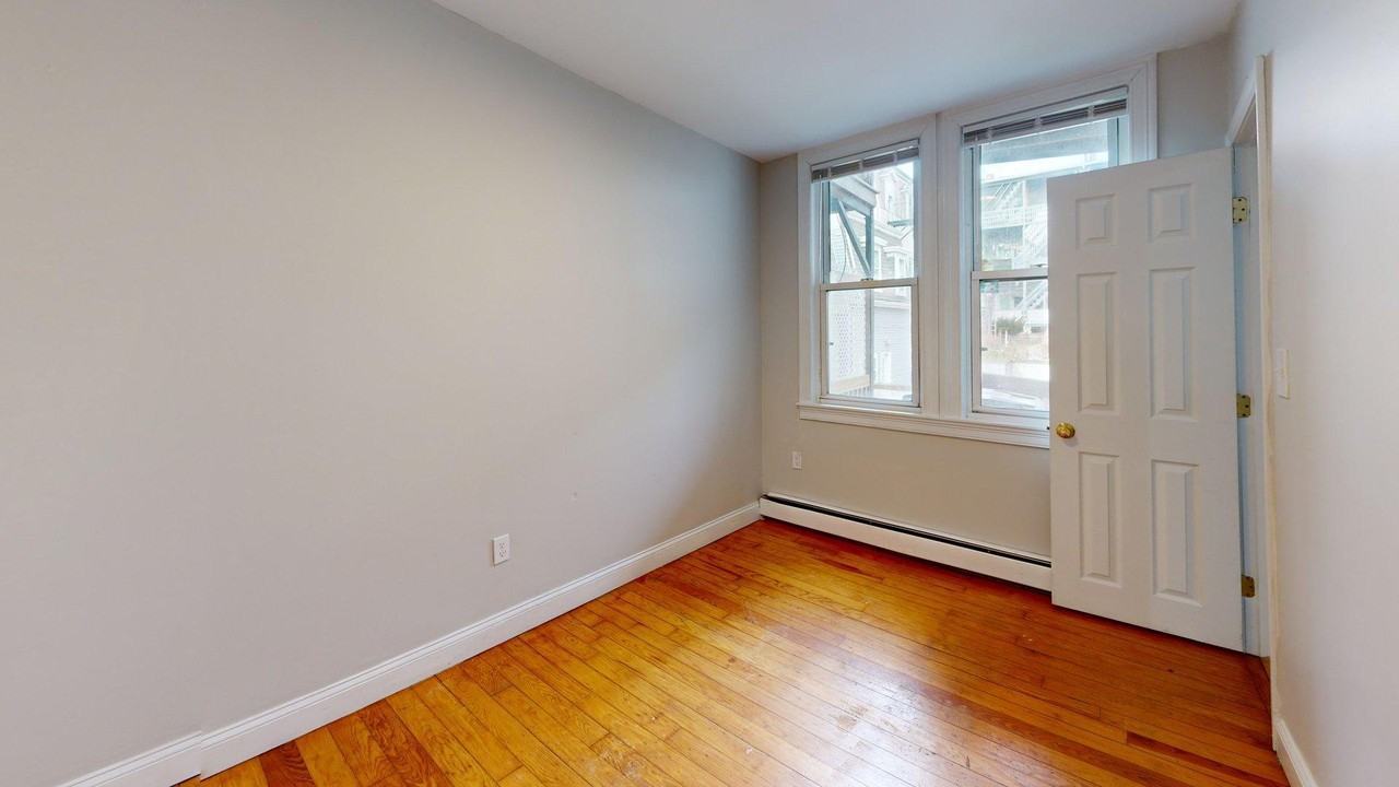 206 Princeton Street206 Princeton Street - 3 #3 - Photo 3 of 14