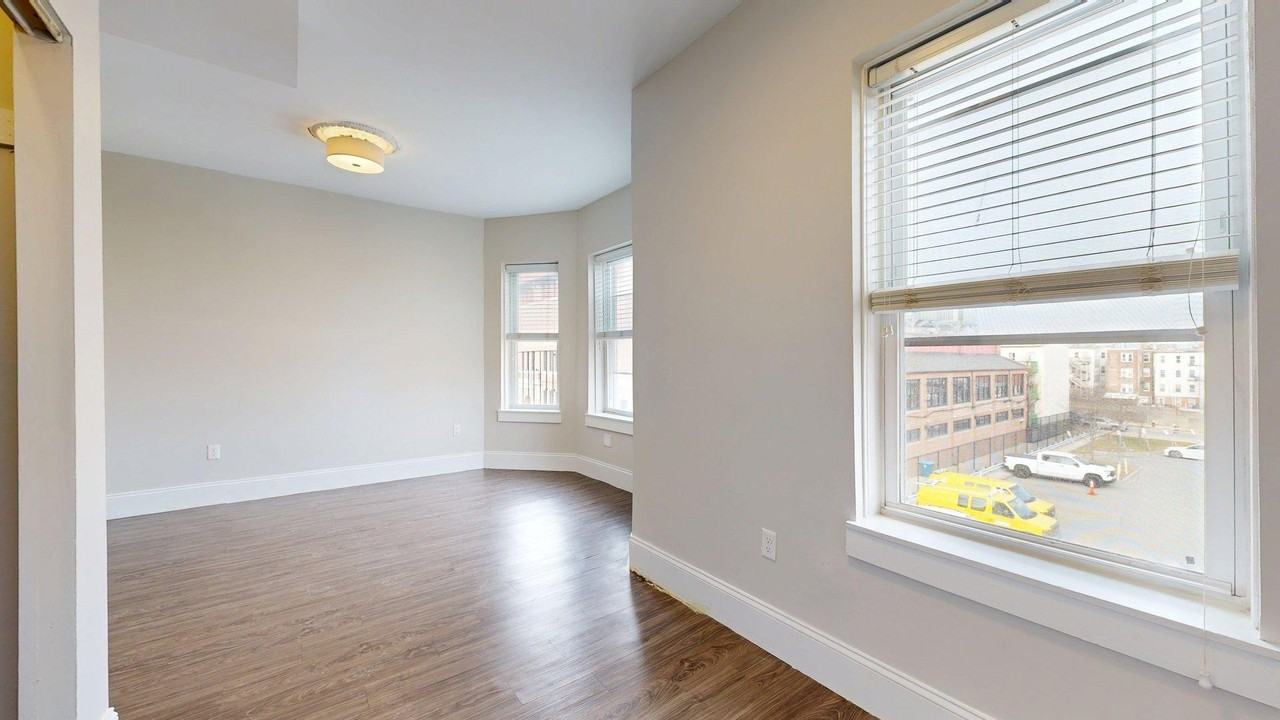 133 Paris Street133 Paris Street - 1 #1 - Photo 3 of 28