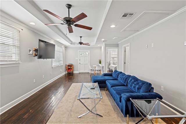 906 Flood St #1 - Photo 2 of 10