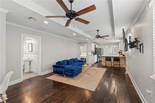 906 Flood St #1 - Photo 3 of 10