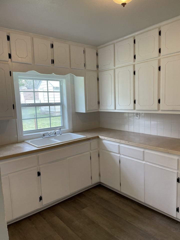 1009 E 6th St #1 - Photo 2 of 8