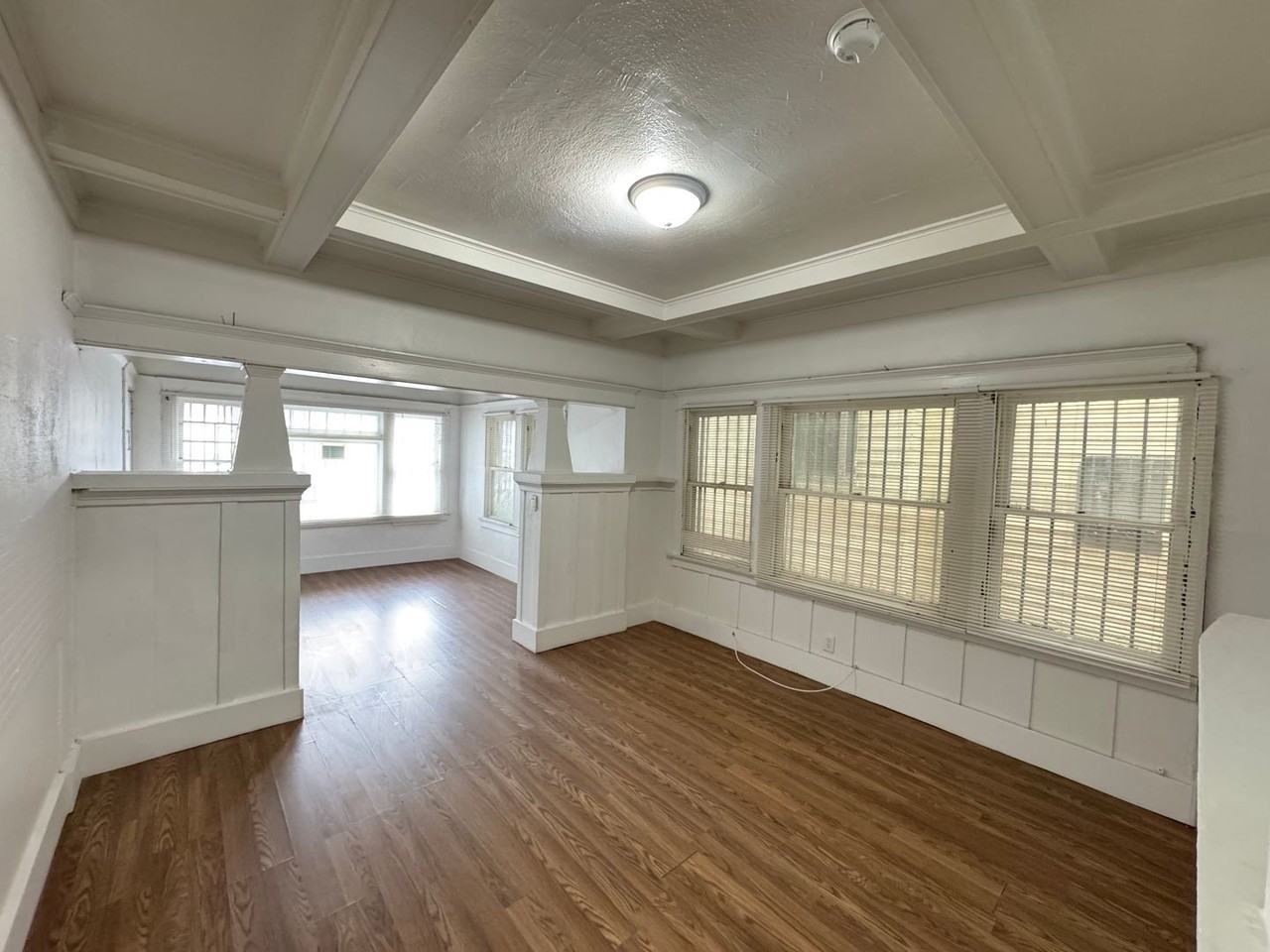 Vernon Ave - 458 - Photo 2 of 32