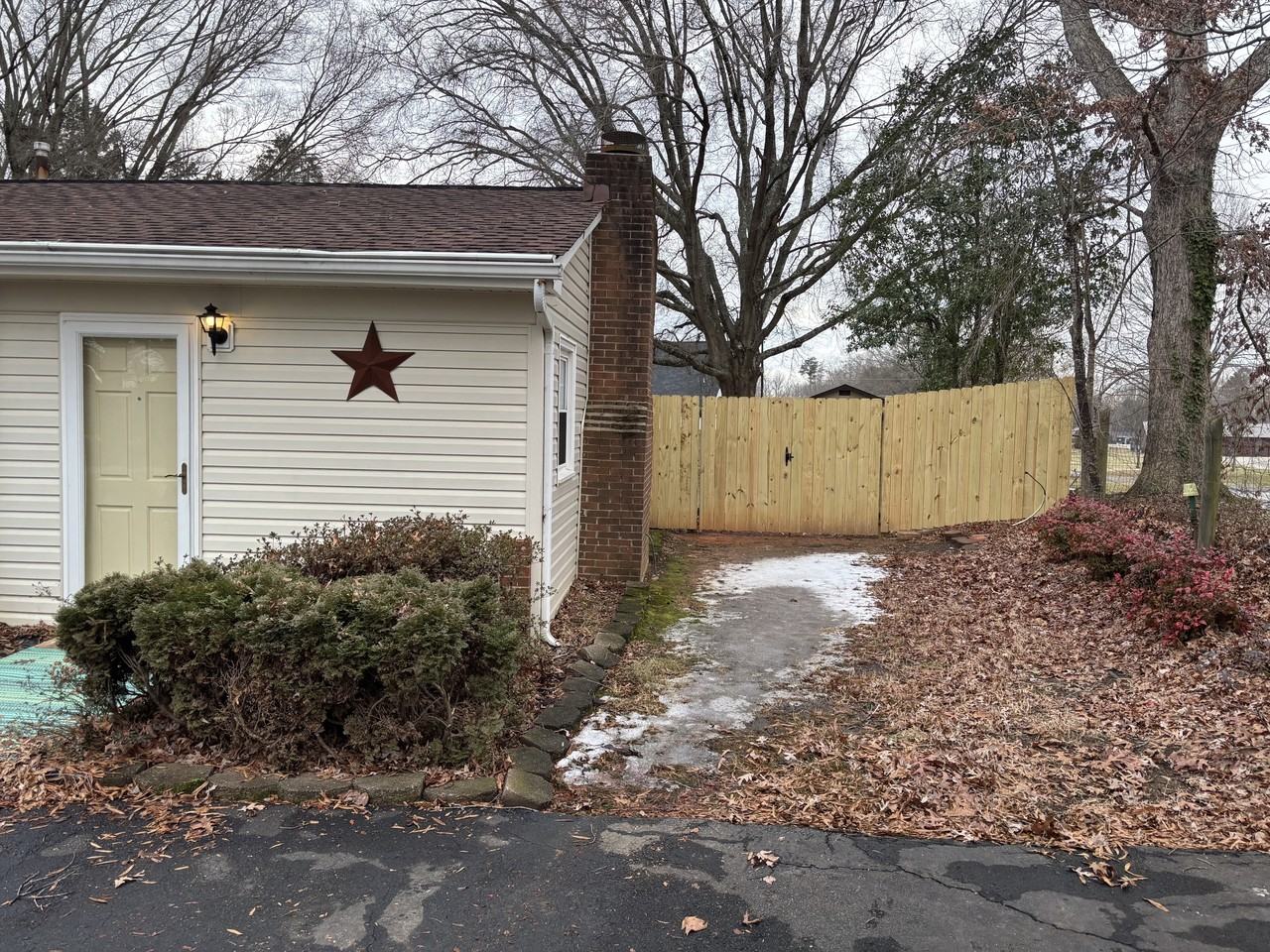 924 Chalet Dr #1 - Photo 4 of 30