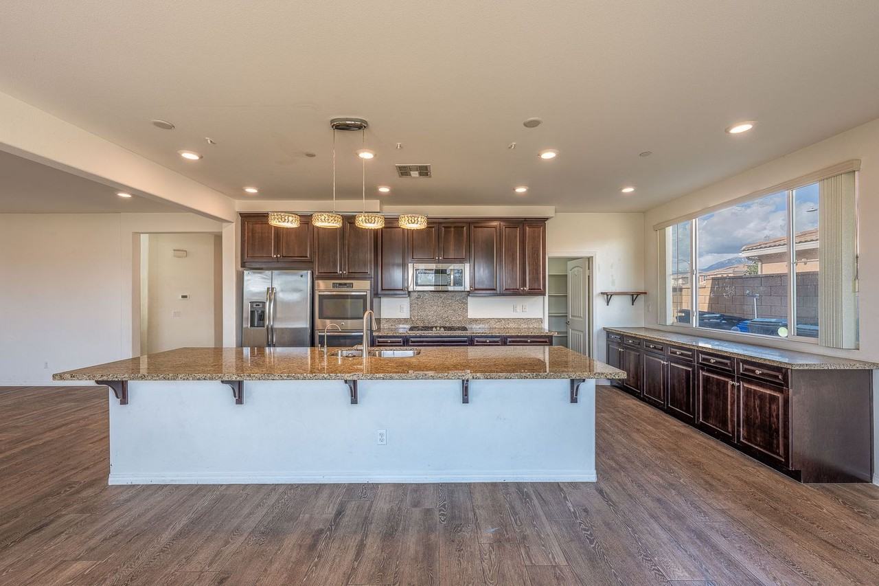 8485 Kingman Ct - Photo 4 of 30