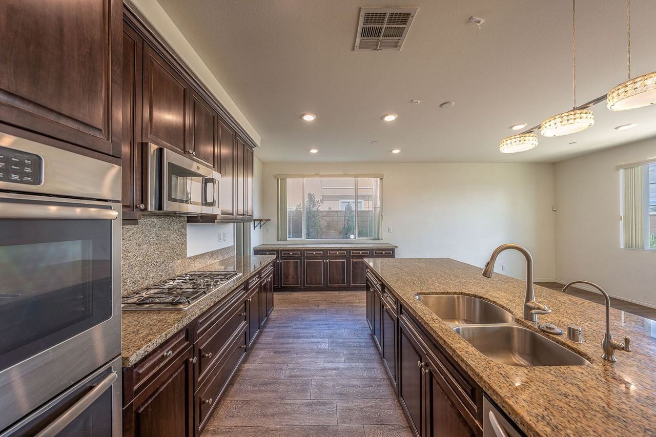8485 Kingman Ct - Photo 5 of 30