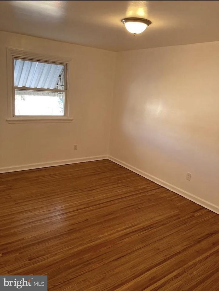 3208 Mitchell St #1 - Photo 5 of 7