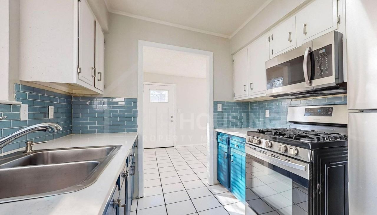 12013 Stilwell Dr Ne #A - Photo 6 of 16