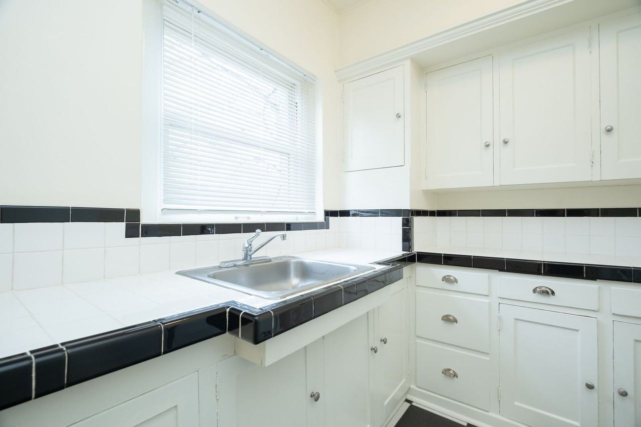 VILLA DOROTHEA APARTMENTS (VIL01) - Photo 6 of 50