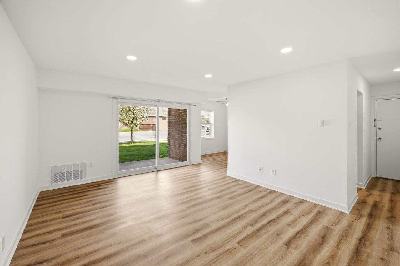 Summit Square Apartments - Photo 7 of 50
