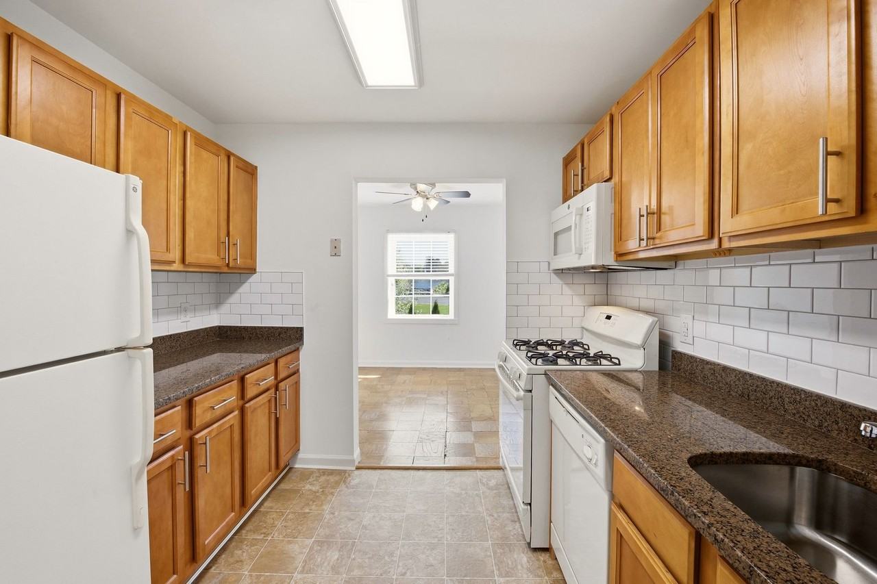 Summit Square Apartments - Photo 3 of 50