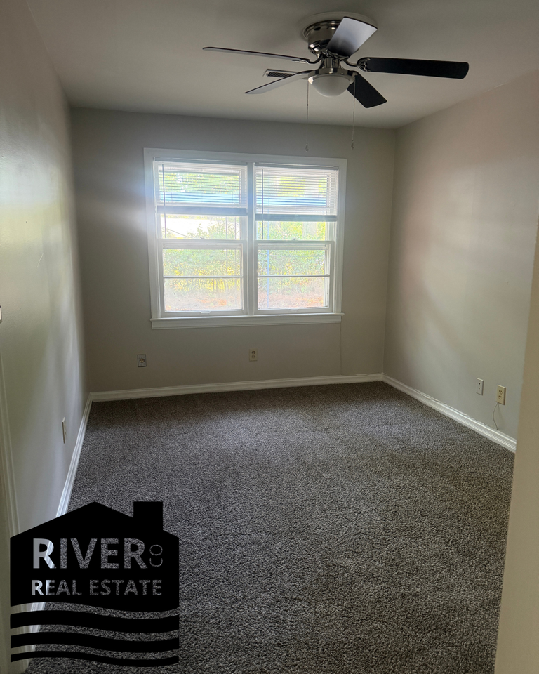 1204 Graham Ave #1204 - Photo 5 of 9