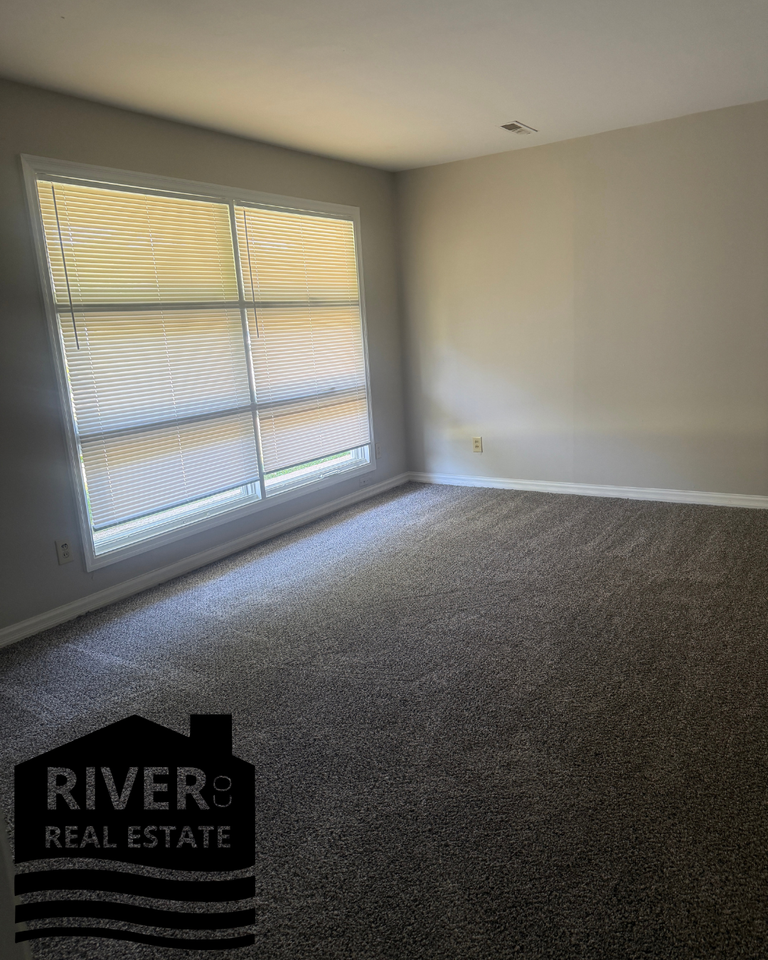 1204 Graham Ave #1204 - Photo 6 of 9