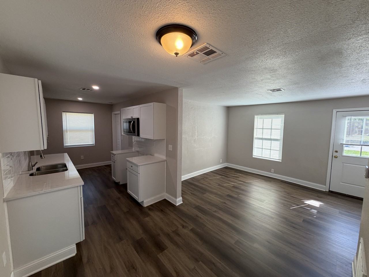 1557 N Volutsia Ave #1 - Photo 3 of 11