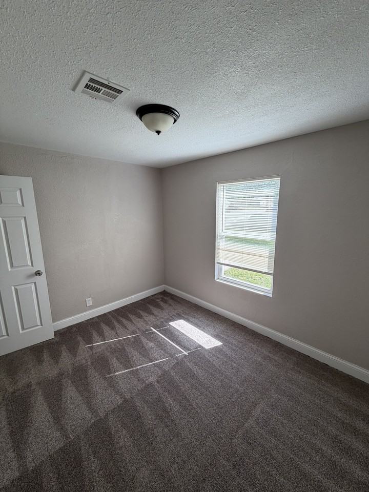 1557 N Volutsia Ave #1 - Photo 4 of 11