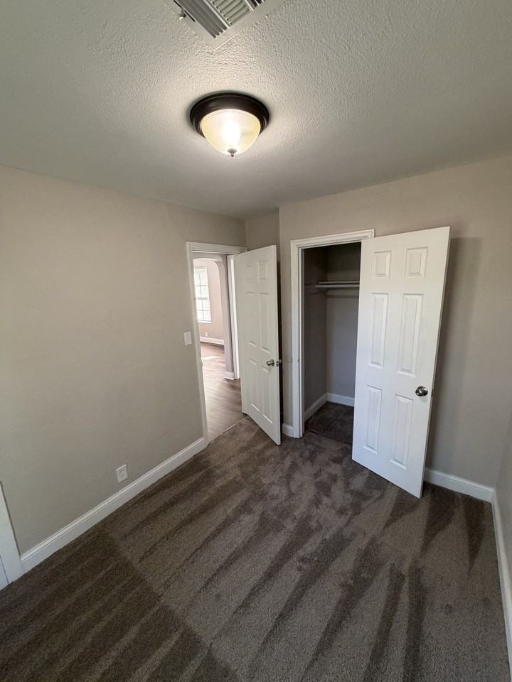 1557 N Volutsia Ave #1 - Photo 6 of 11