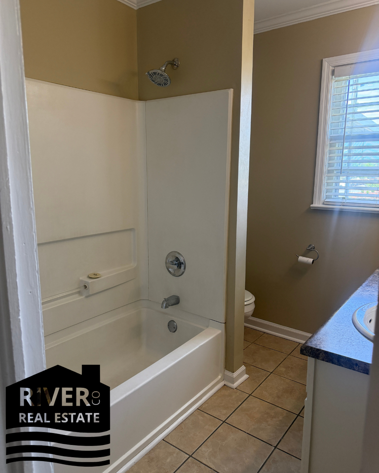 4026 Peachtree St #1 - Photo 7 of 12