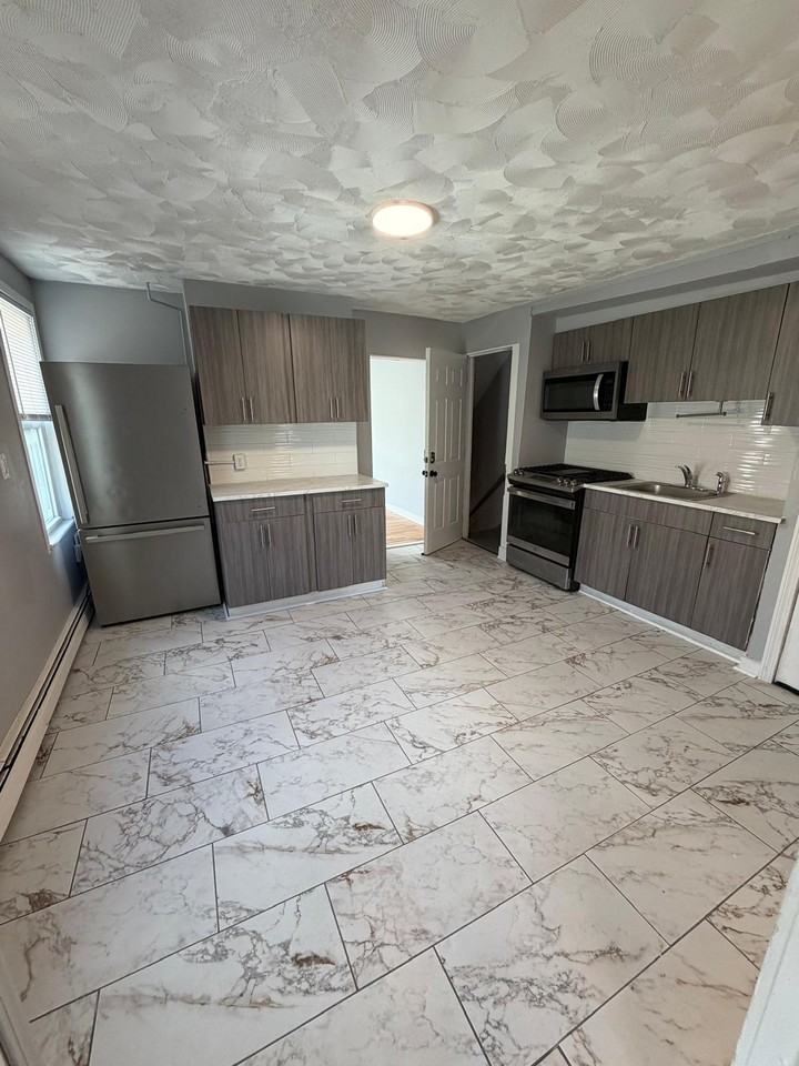 122 Milne Street2nd Fl - Photo 3 of 11