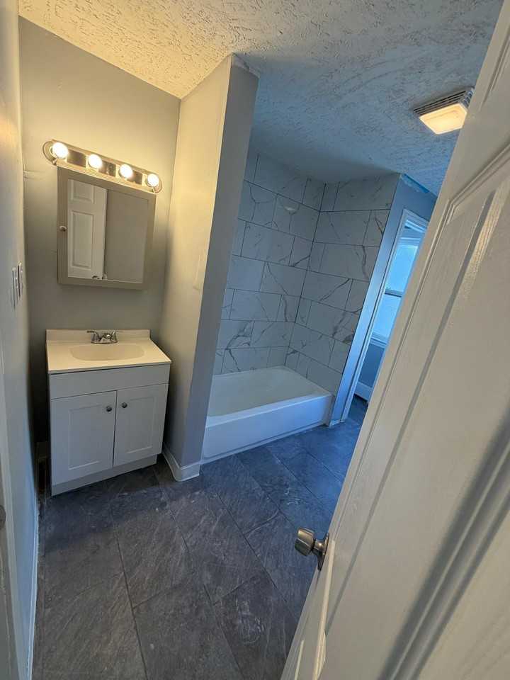 122 Milne Street2nd Fl - Photo 6 of 11