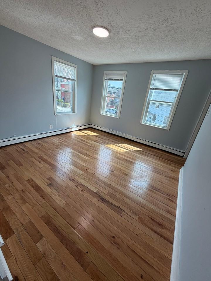 122 Milne Street2nd Fl - Photo 7 of 11