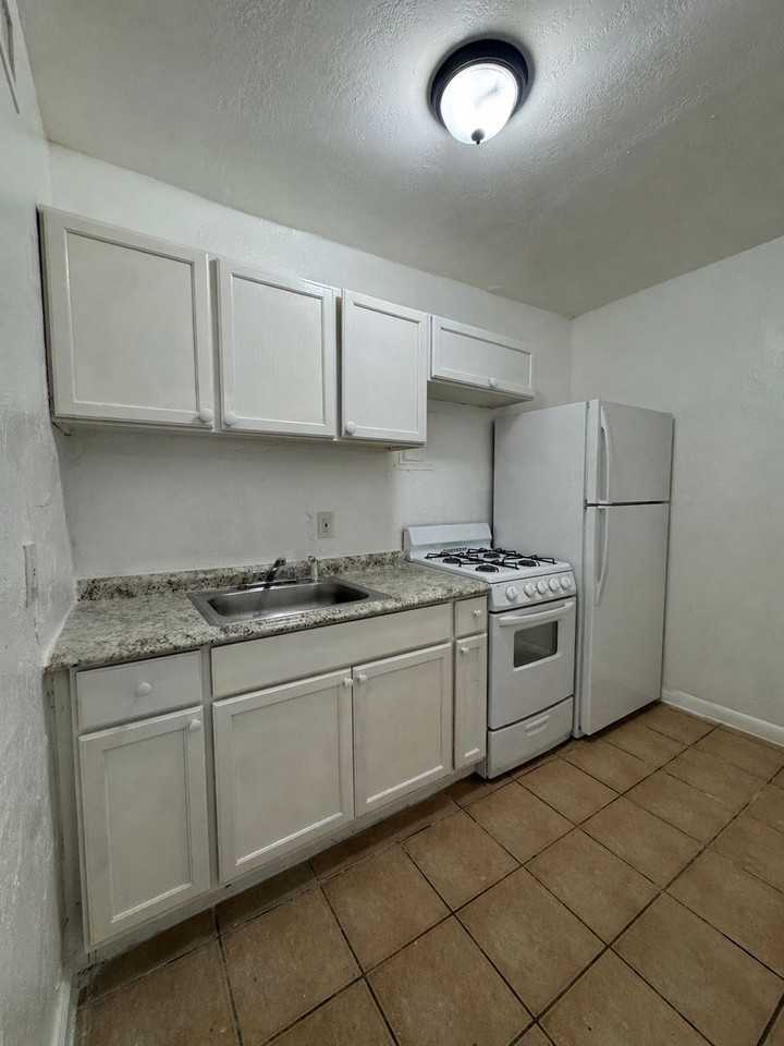 7146 Nw 14th Pl #7146-2 - Photo 4 of 7