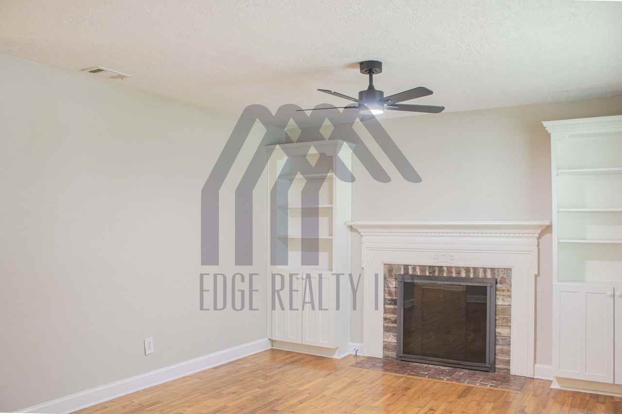 135 E Derenne Ave #1 - Photo 3 of 12