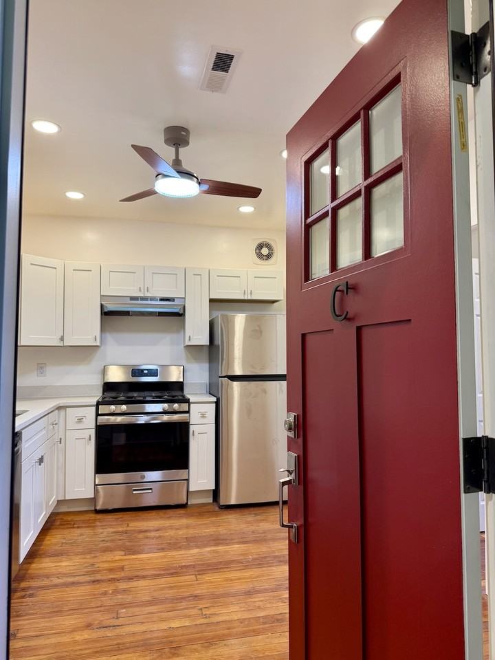 906 Penn AvenueUnit C #C - Photo 2 of 27